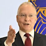 Prý se Čína se tváří jako atraktivní partner, ale usiluje o úpadek demokracie, tvrdí šéf BIS