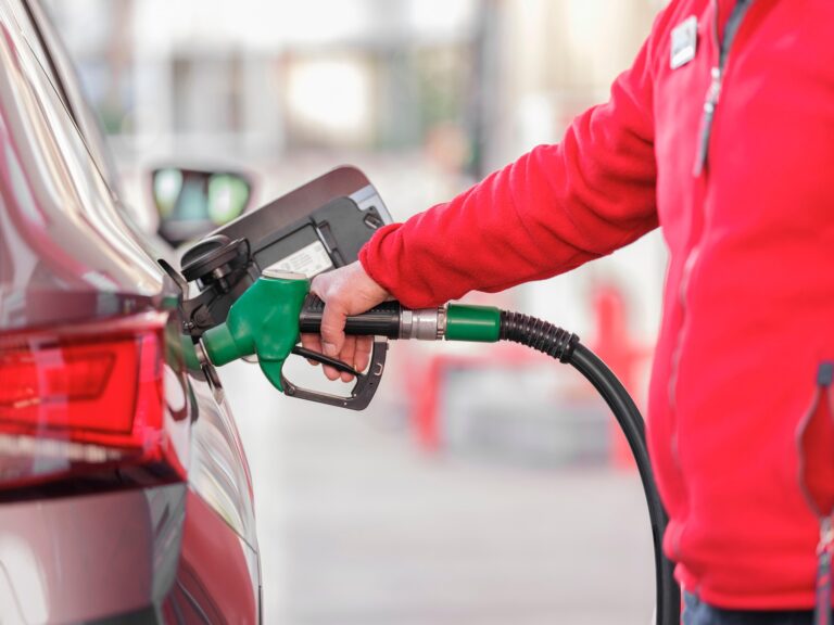 gas-station-8626683_1920