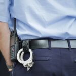 Policie obvinila muže z Plzeňska za nelegální zaslání samopalu do Německa