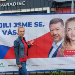 Lživé předvolební materiály SPD. Manipuluje Karla Maříková s voliči v Karlovarském kraji?
