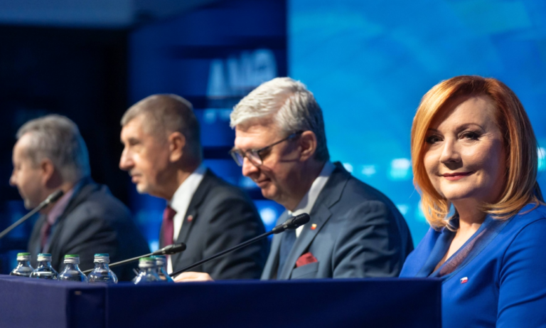 Vláda schválila státní rozpočet 2026: schodek 310 mld. Kč, méně na obranu, více na dopravu