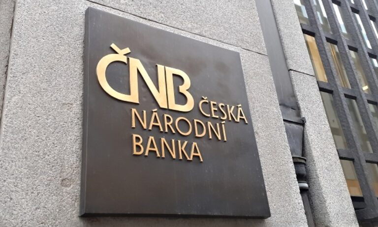 ČNB se po rekordním zisku propadla do ztráty. Může za to silná koruna