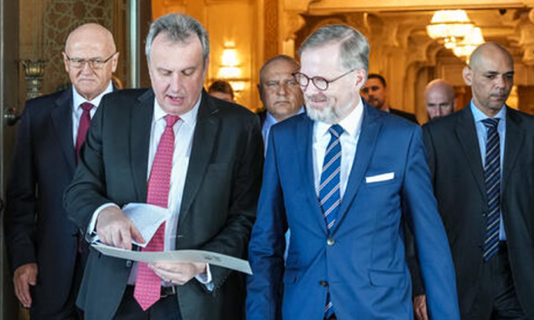 Podezřelá armádní zakázka, další stín nad vládou ODS?