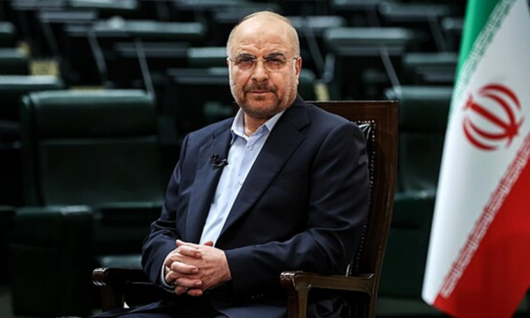 USA vyvíjí diplomatické úsilí, ale tajně plánuje invazi na Iran
