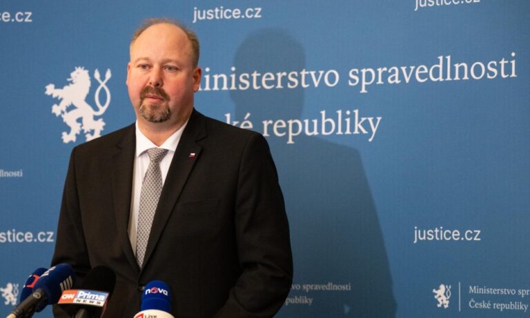 Ministr Tejc podá trestní oznámení na Bitcoinovou kauzu, ODS po měsících mlžení mlčí.