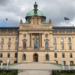 Boj ani nezačal, ale pražská byrokratická úderka už řádí na barikádách