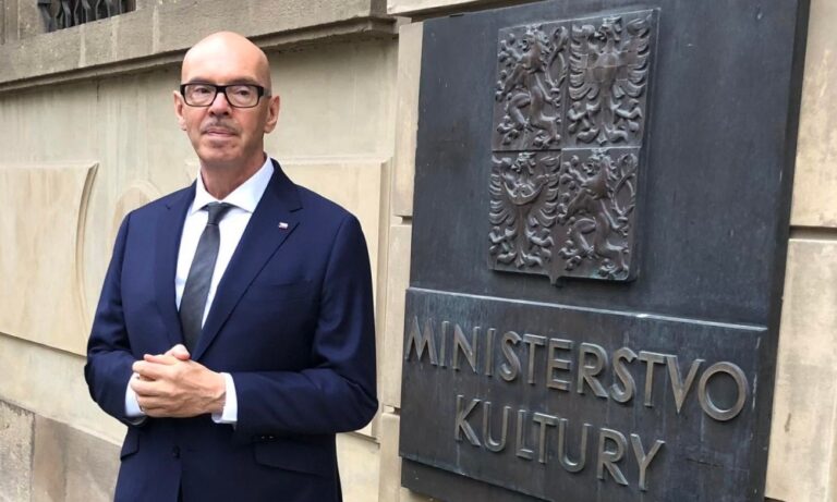Ministr kultury Oto Klempíř se omluvil z účasti na zahájení festivalu v Karlových Varech